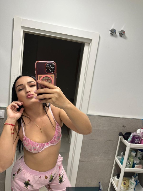 ARDIENTE CACHONDA IMPLICADA LUJURIOSA COMPLACIENTE