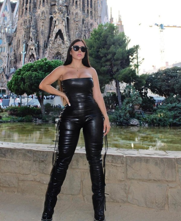 SOFÍA DE PASO EN BARCELONA CON DEPARTAMENTO Y PARQUEO