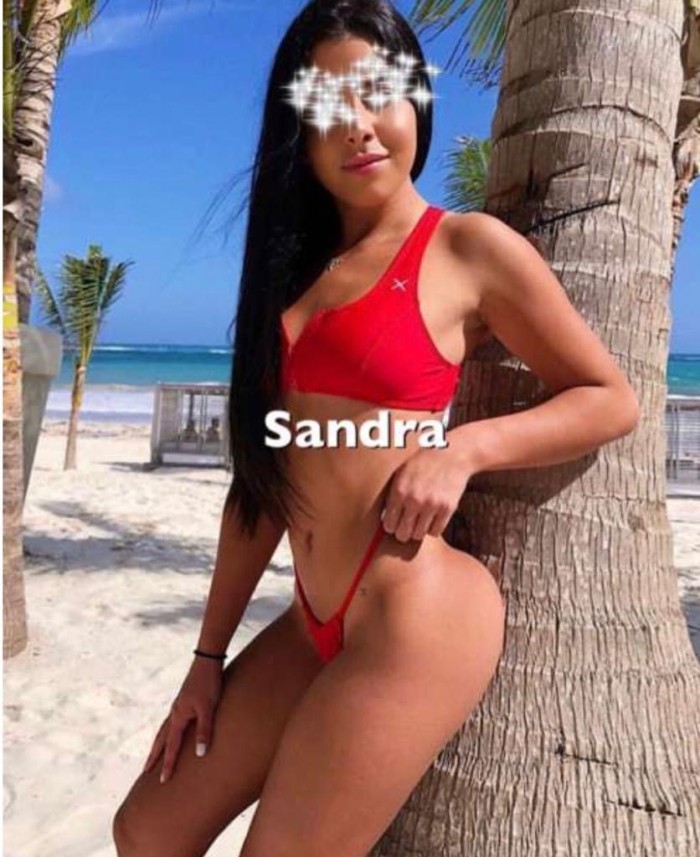 SOMOS DOS AMIGAS LÉSBICO TRÍO COMPLETA EN LA CAMA