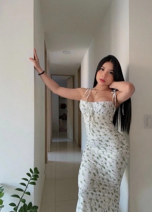 Latina hermosa y complaciente