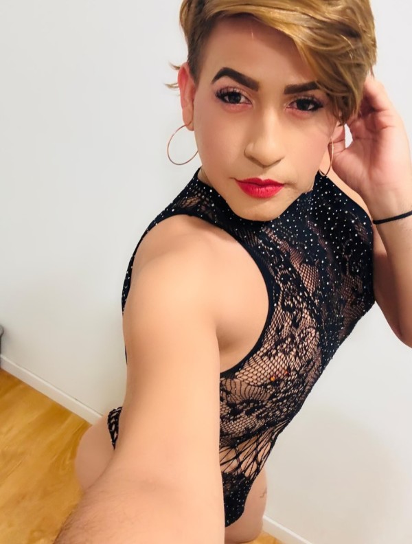 SIN LÍMITES, MUY ACTIVA Y FIESTERA