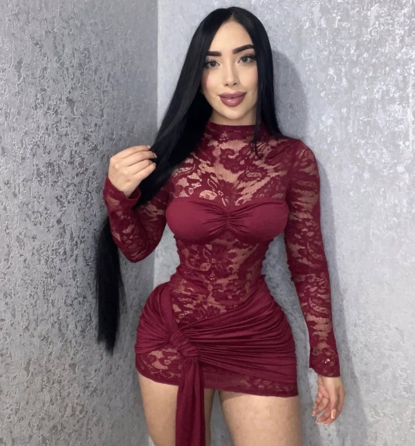 Poble nou hermosa latina fiestera morbosa activa y pasiva