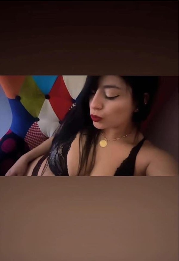 LATINA FIESTERA CON UNAS DELICIOSAS TETAS