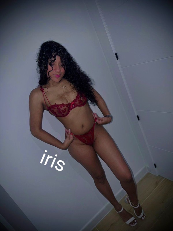 IRIS  JOVENCITA DELEGADA Y FIESTERA