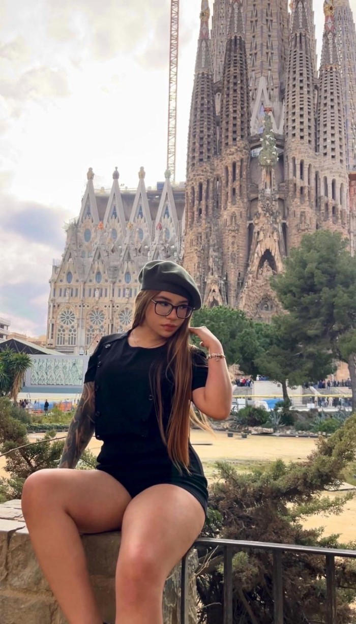 Colombiana jovencita muy caliente y atractiva