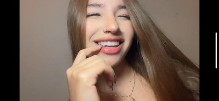 Colombiana jovencita muy caliente y atractiva