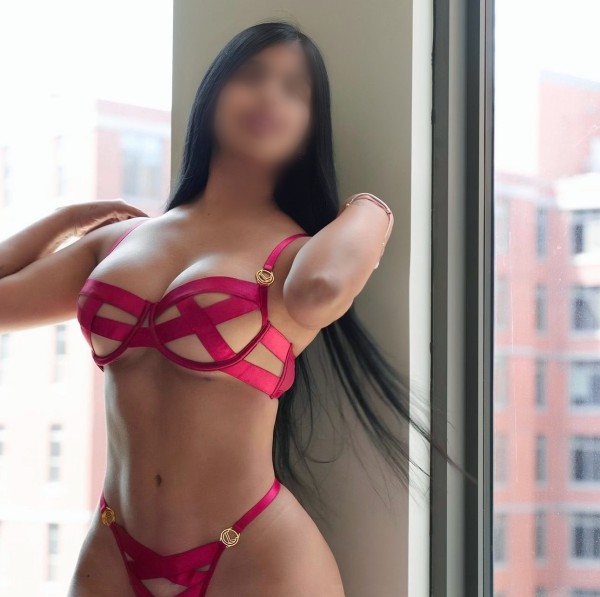Hermosa morena latina