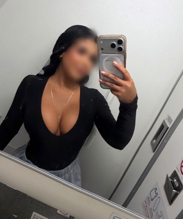 Hermosa morena latina