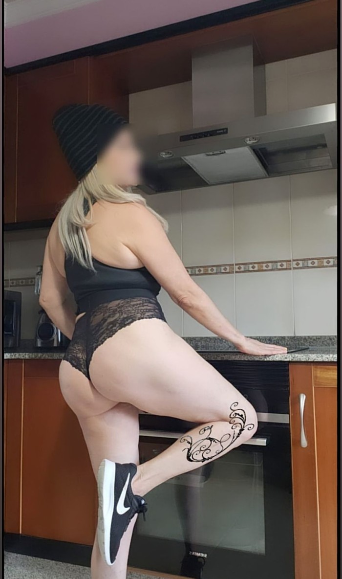 LATINA CACHONDA