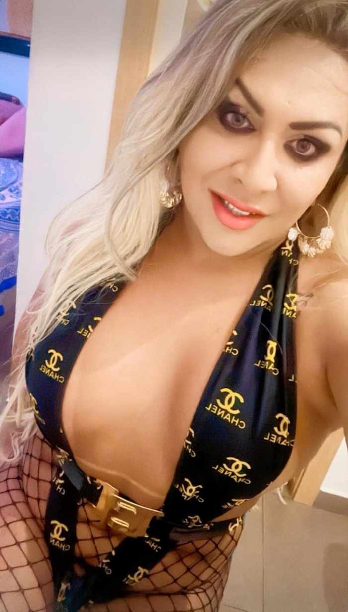 RUBIA TRANS BRASILEÑA LECHERA FIESTERA Y VERSÁTIL