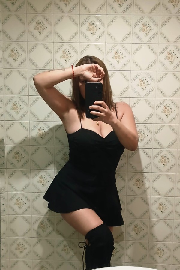 MIRANDA CON MIRADA ARDIENTE EN FUEGO TE ESPERA IMPACIENTE EN SORIA