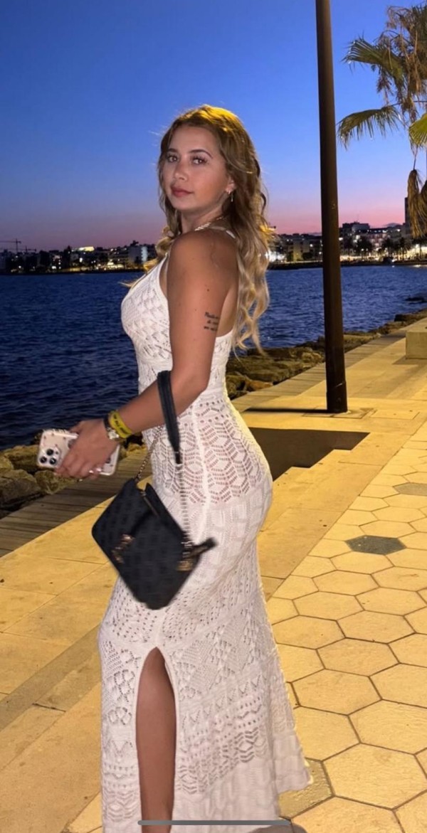 Ana rubia escort lujo 23 añitos muy cariñosa