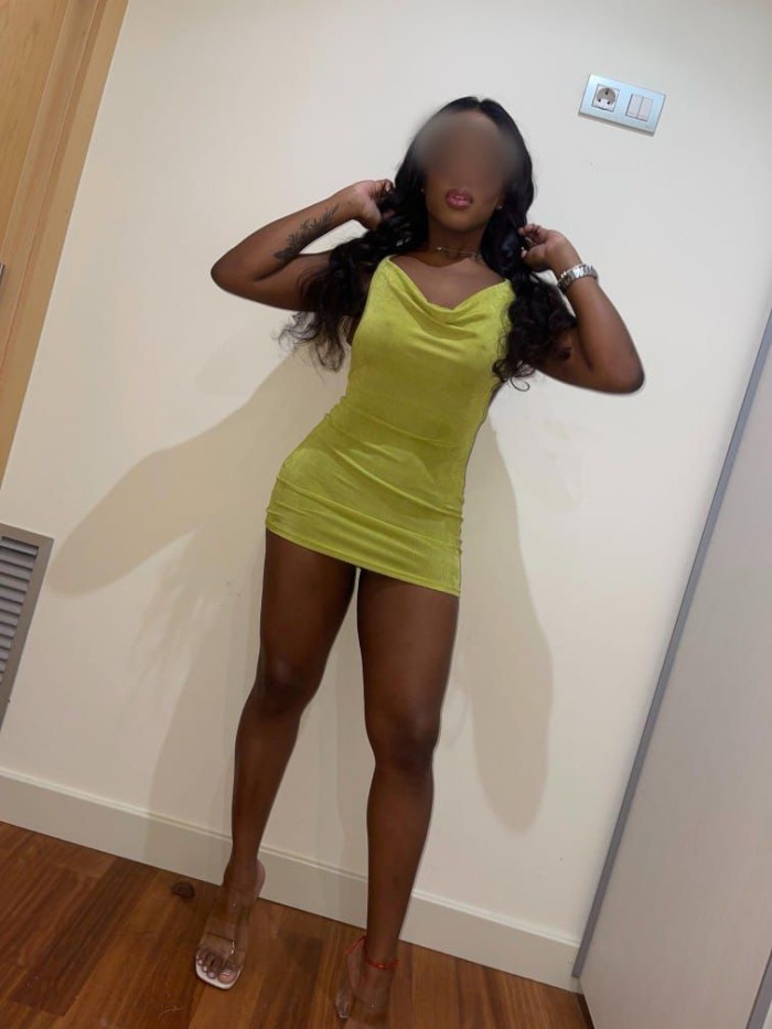 MEGAN PURO FUEGO DISPUESTA A SORPRENDERTE EN l’Eixample