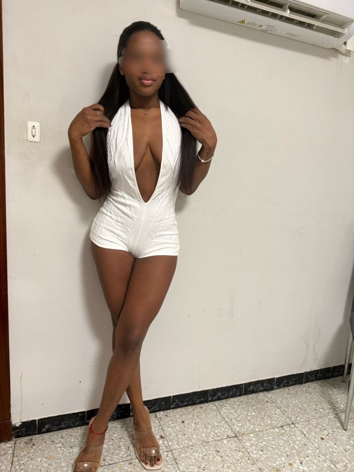 MEGAN PURO FUEGO DISPUESTA A SORPRENDERTE EN l’Eixample