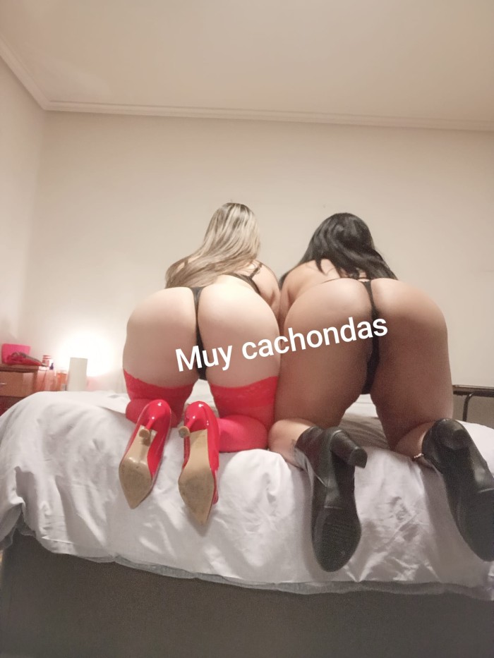 TRIO CON DOS LATINAS GUAPÍSIMAS CACHONDAS Y FIESTE