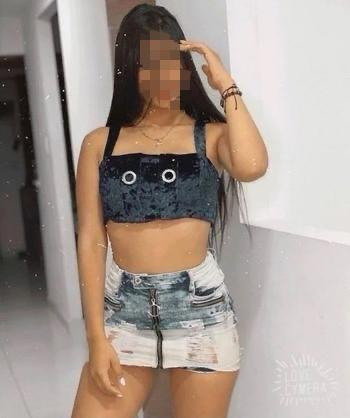 LATINA COME POLLAS BIEN GUARRITA