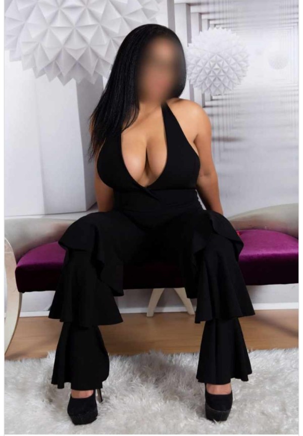 BELLA Y SEXY BRASILEÑA PURO EROTISMO