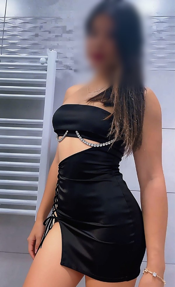 Jovencita recién llegada con ganas de FOLLAR!!