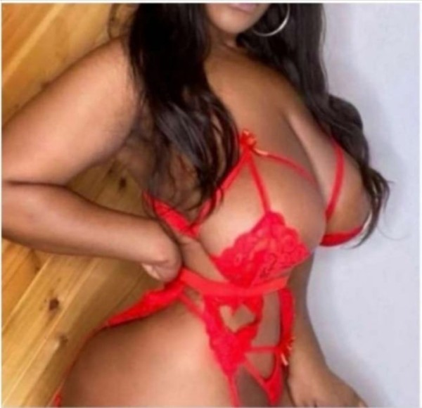 Somos unas chicas fiesteras y muy calientes para la fiesta, somos cachondas