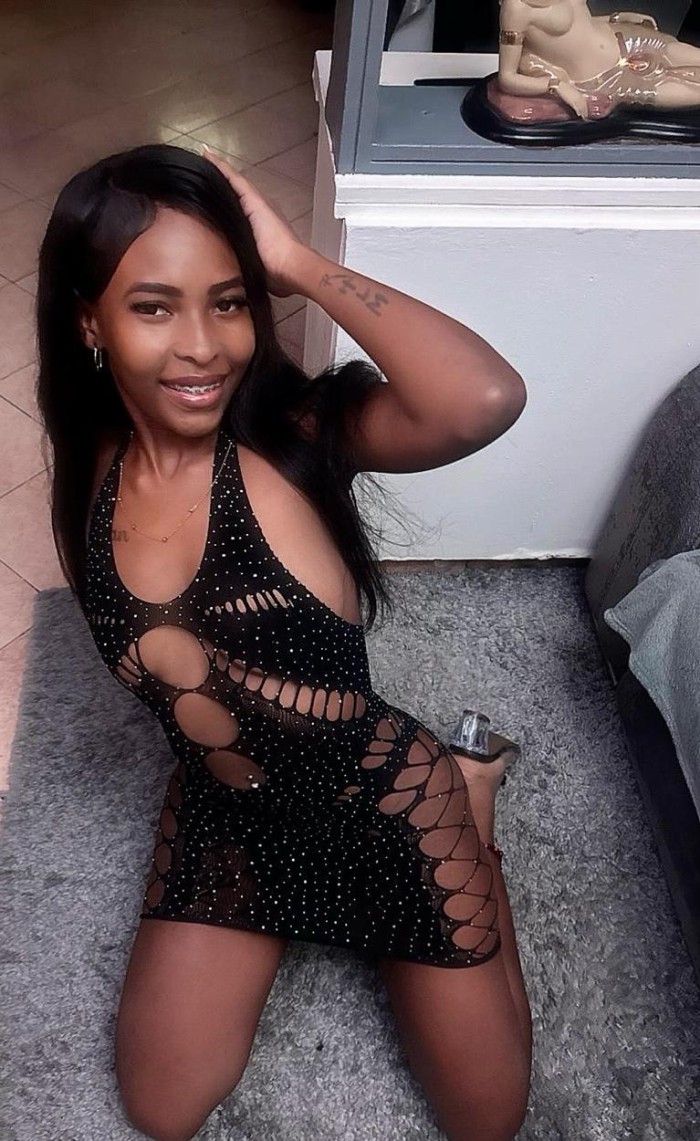 MORENA CACHONDA Y FIESTERA (COLLBLANC)