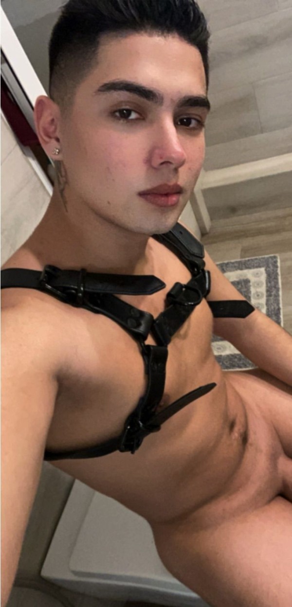 IAN COLOMBIANO VERSATIL, ENCANTADOR Y FIESTERO