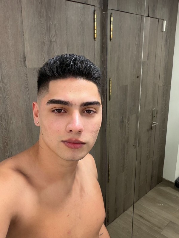 IAN COLOMBIANO VERSATIL, ENCANTADOR Y FIESTERO