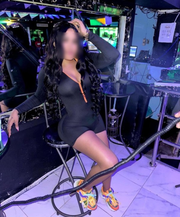 Implicación Total, jovencita muy morbosa y fiester