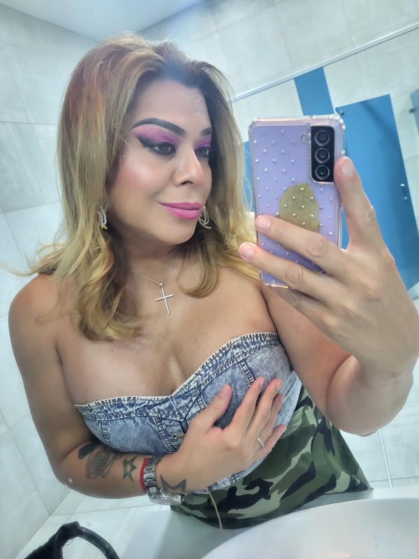 CHICA TRANS VIOLETA FERRER!  EL ARTE DEL PLACER EN FUENGIROL MANOS DE SEDA