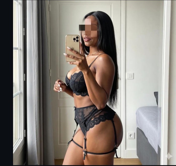 Colombiana bombon con curvas pronunciadas