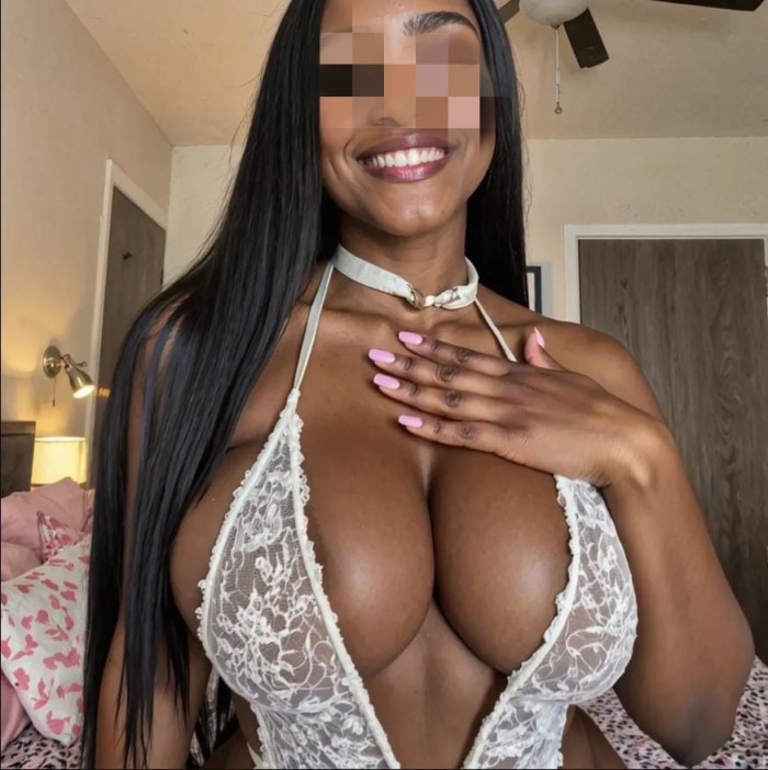 Colombiana bombon con curvas pronunciadas