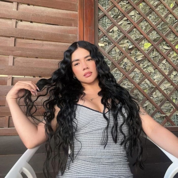 El encanto de una jovencita vibrante torrassa