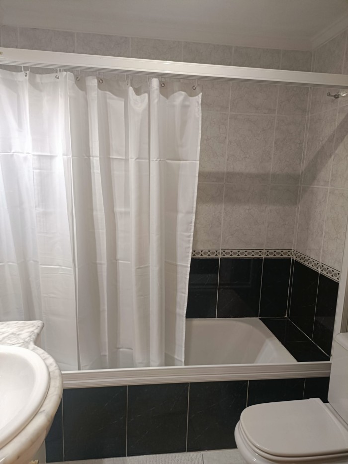 SE ALQUILA HABITACION EN PISO EXCLUSIVO VITORIA