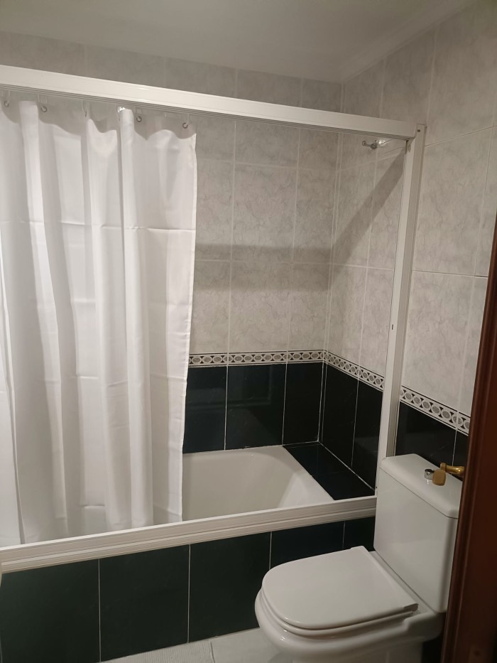 SE ALQUILA HABITACION EN PISO EXCLUSIVO VITORIA