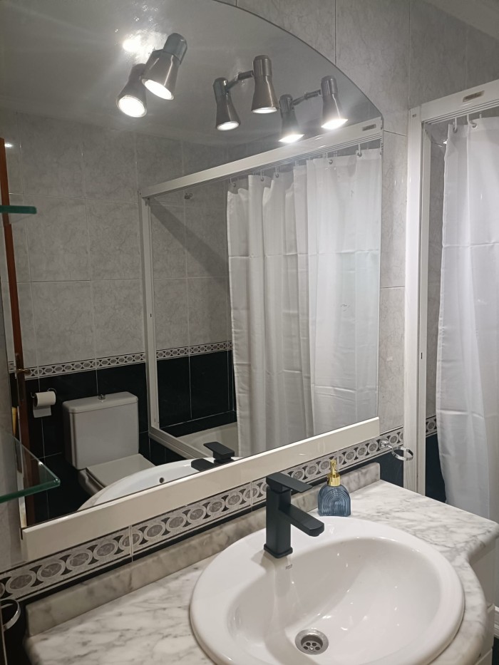 SE ALQUILA HABITACION EN PISO EXCLUSIVO VITORIA
