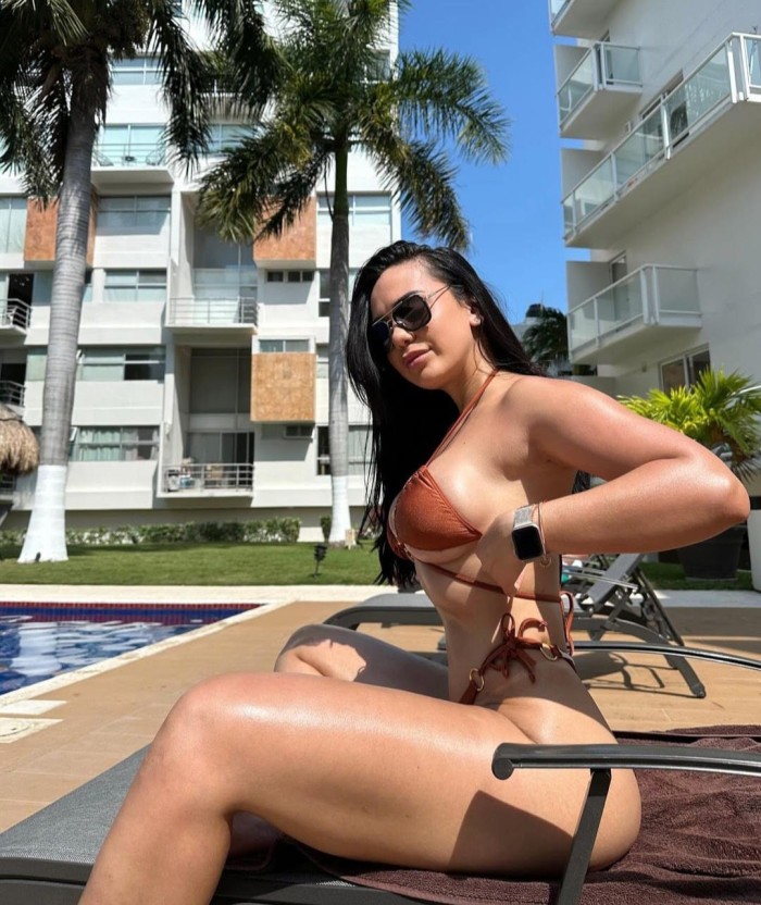 IMPLICADA CACHONDA LUJURIOSA ARDIENTE COMPLACIENTE