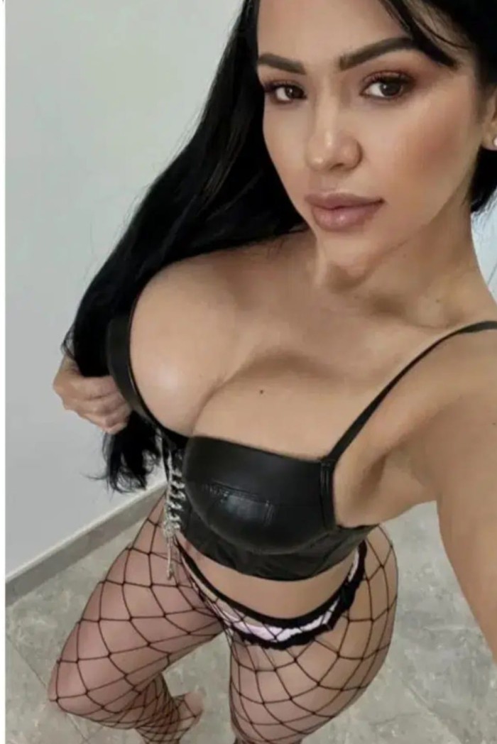 IMPLICADA CACHONDA LUJURIOSA ARDIENTE COMPLACIENTE