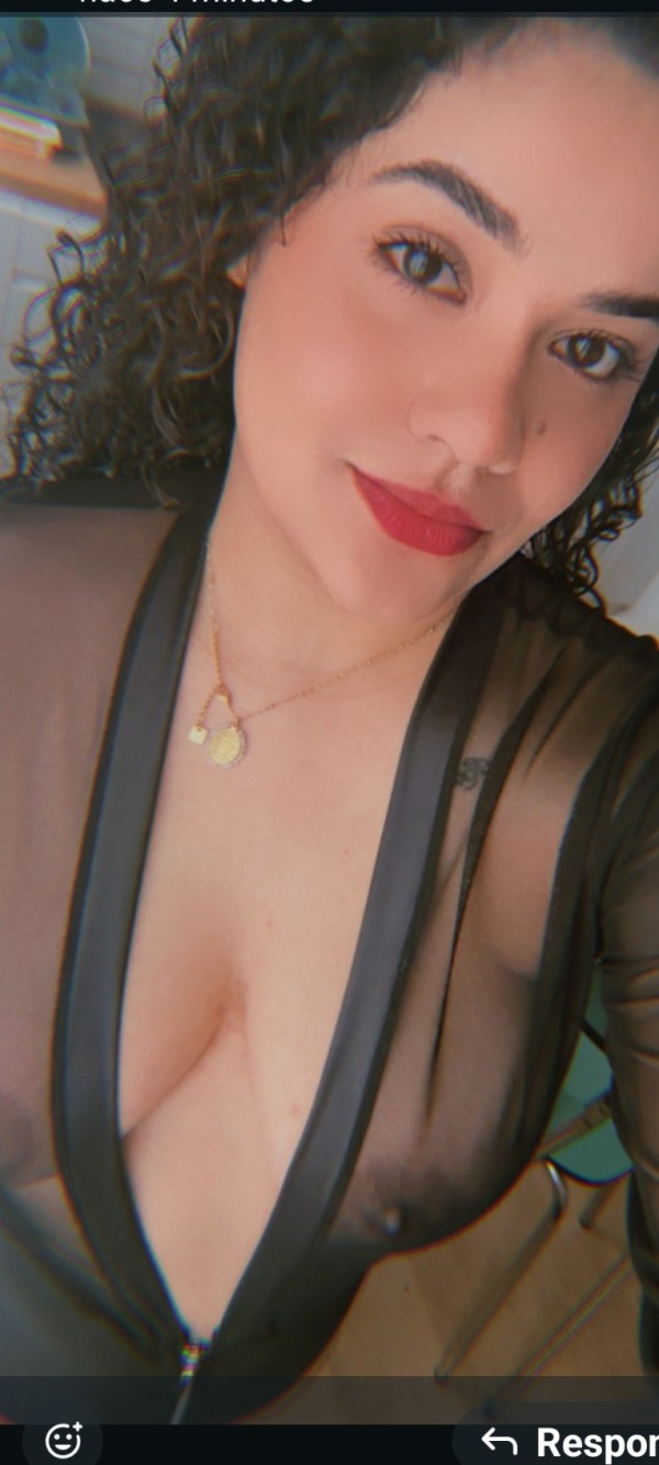 Encantadora, cariñosa, deseosa de sexo y pasión