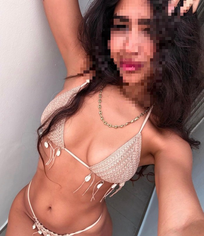 TODO UN BOMBON PARA QUE LO CHUPES HASTA SACIAR