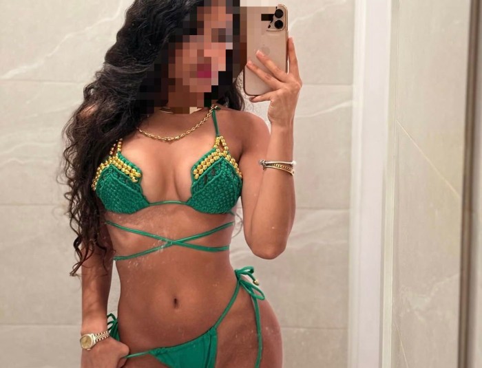 TODO UN BOMBON PARA QUE LO CHUPES HASTA SACIAR