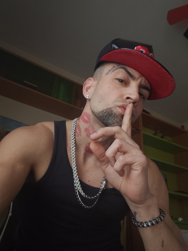 Solo chicas,calla y chupa