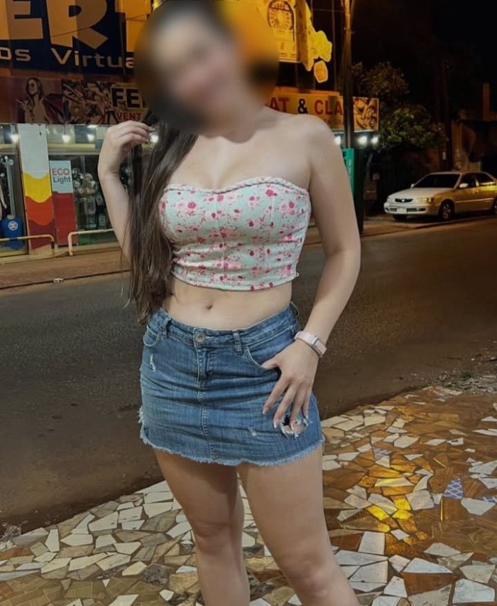 Jovencita brasileña cachonda en Santander