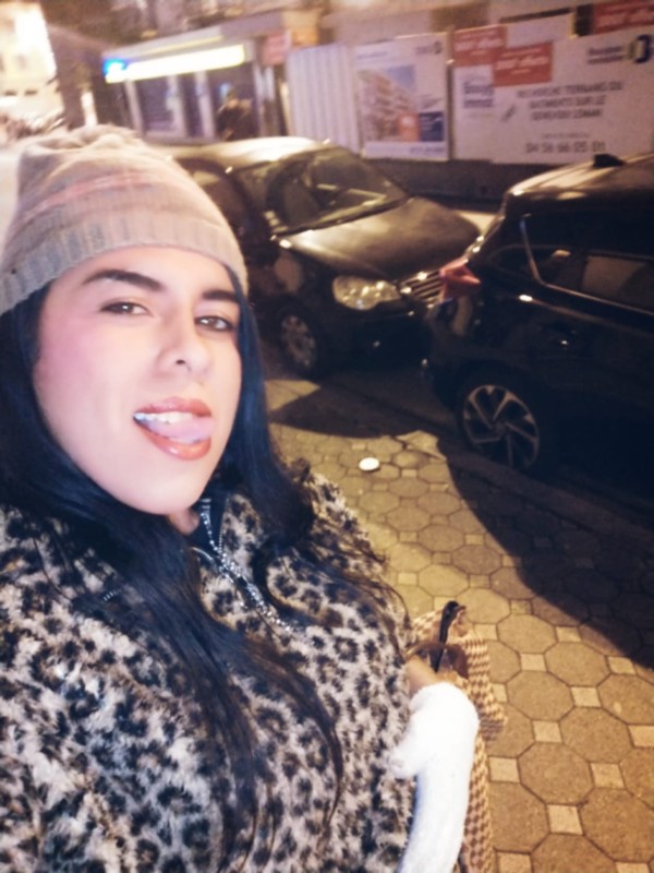 Naty Reina de la garganta profunda y beso negro ensalivado