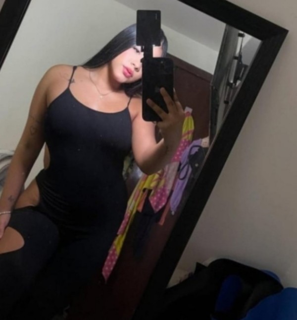 Naty Reina de la garganta profunda y beso negro ensalivado