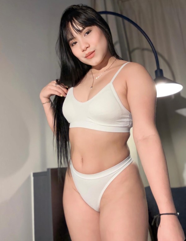 MEGAN GARGANTA PROFUNDA Y SALIVADO