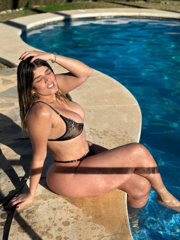 Guarrilla juguetona me trago toda tu leche !!