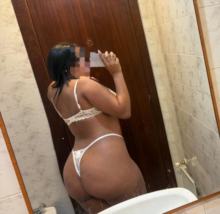 LUCIA MORENA CON BUEN CULO