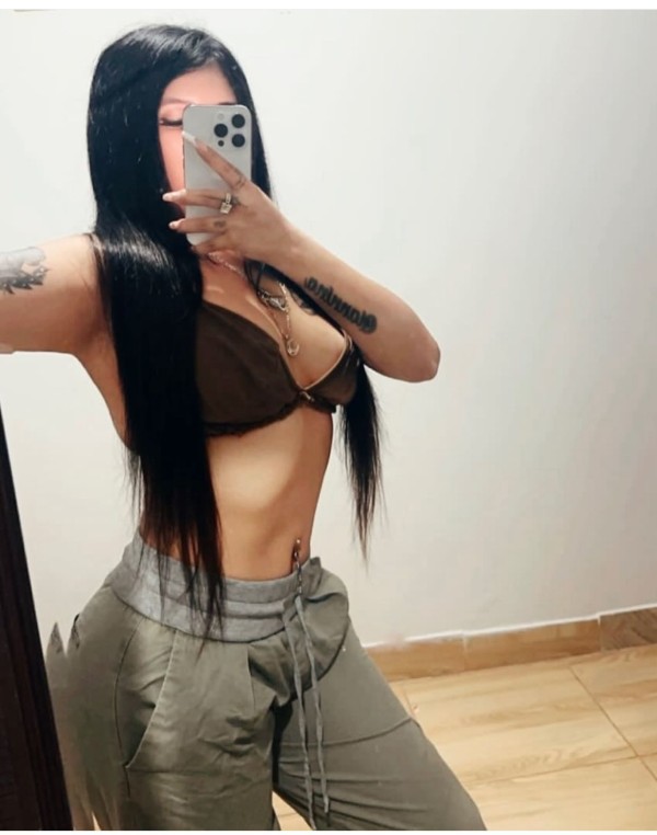 Mia, nueva en Valencia,con ganas de mucha leche