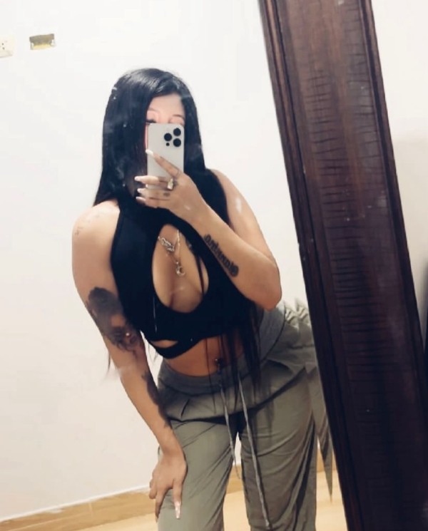 Mia, nueva en Valencia,con ganas de mucha leche