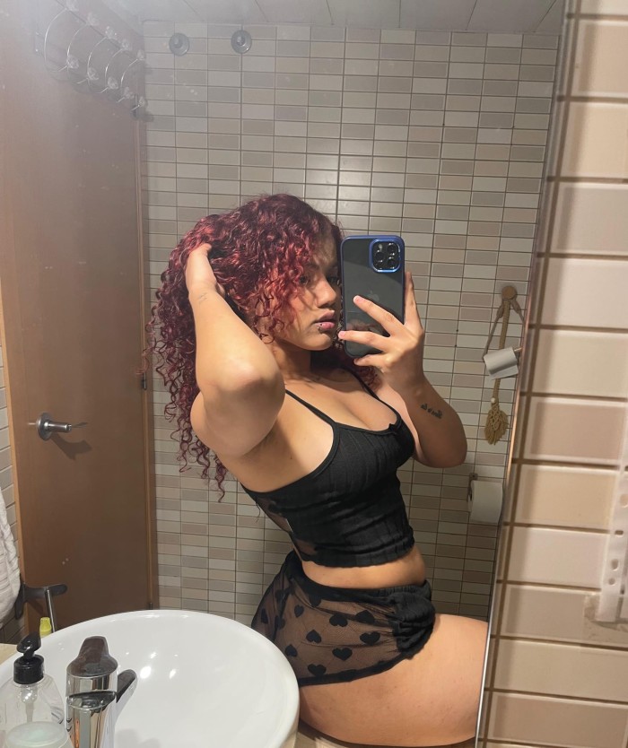 Venezolana traviesa implicada con ganas de fiesta