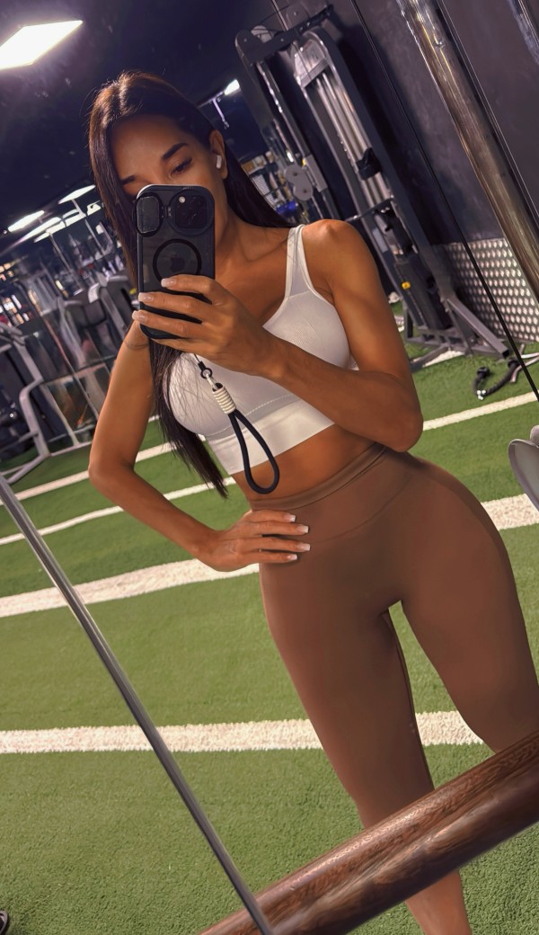 trans isabella kloster morena de cuerpo escultural